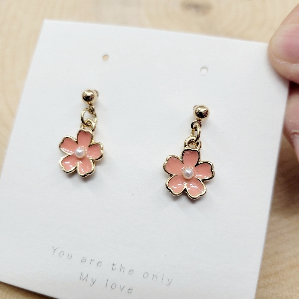 Brand New Gold Tone Pink Flower Earrings